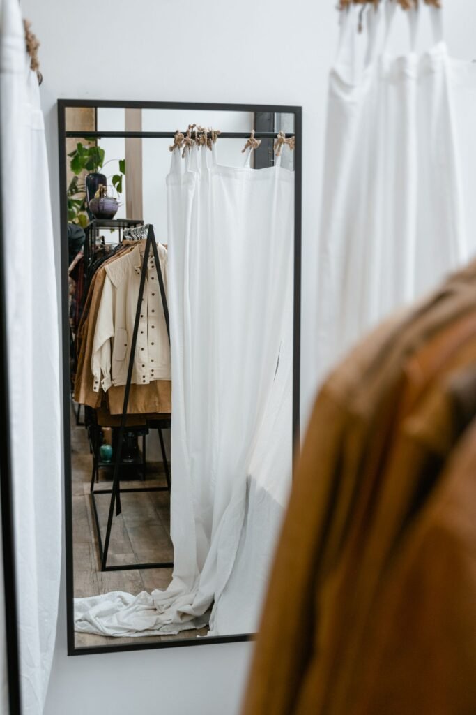 Accès à un commerce : boutique avec cabine d’essayage